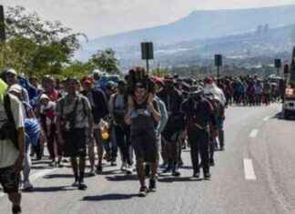 Caravana migrante de más de mil personas viaja desde el sur de México caravana-migrante-de-ms-de-mil-personas-viaja-desde-el-sur-de-mxico