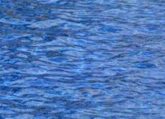 Madre acusada por la muerte de su hijo que se ahogó mientras ella usaba su celular madre-acusada-por-la-muerte-de-su-hijo-que-se-ahog-mientras-ella-usaba-su-celular