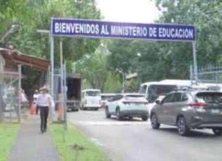 Reunión entre Contralor Flores y Ministra Molinar por compra de laptops. reunin-entre-contralor-flores-y-ministra-molinar-por-compra-de-laptops