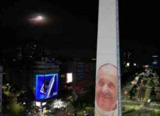 El Obelisco de Buenos Aires se ilumina en apoyo al Papa Francisco el-obelisco-de-buenos-aires-se-ilumina-en-apoyo-al-papa-francisco