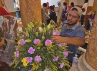 Adornos florales para Jesús Nazareno: Voluntarios en Atalaya adornos-florales-para-jess-nazareno-voluntarios-en-atalaya
