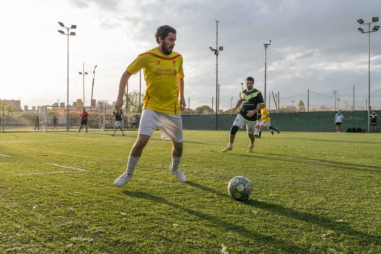 Delanteros: La Fuerza Ofensiva del Rayo