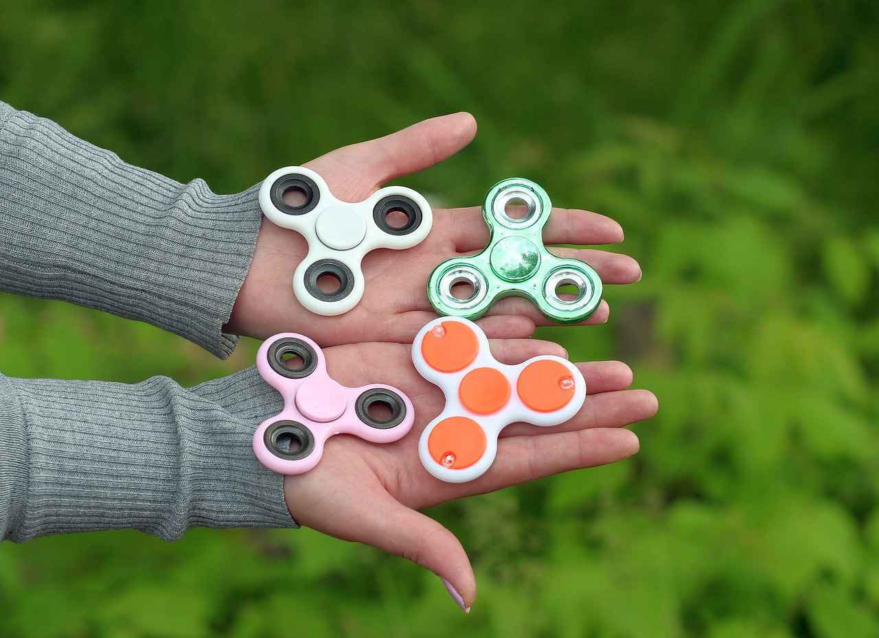 ¿Cómo funcionan los fidget spinners?