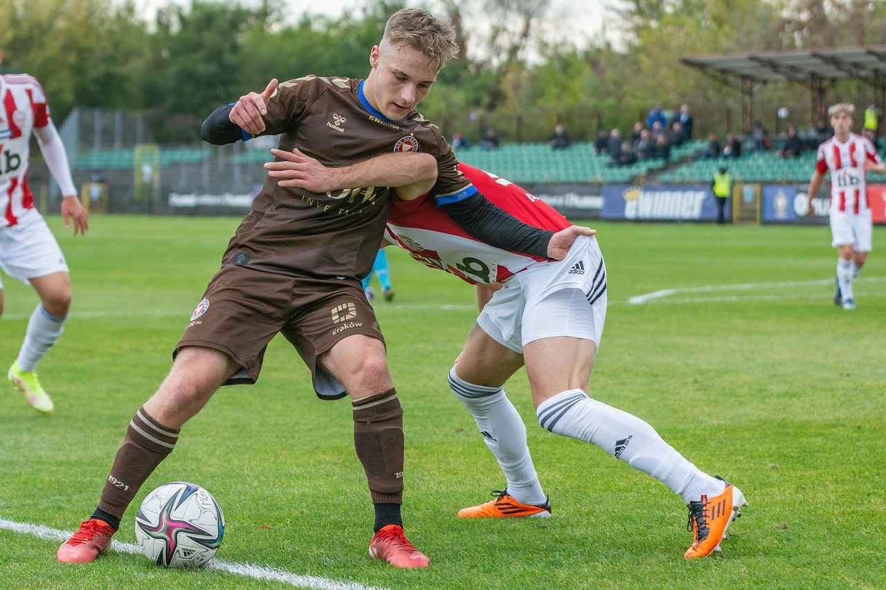 ¿Qué estrategias podrían utilizar ambos equipos?