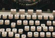 Cuando debemos usar punto y coma – Casos comunes y errores que evitar Cuando debemos usar punto y coma – Casos comunes y errores que evitar