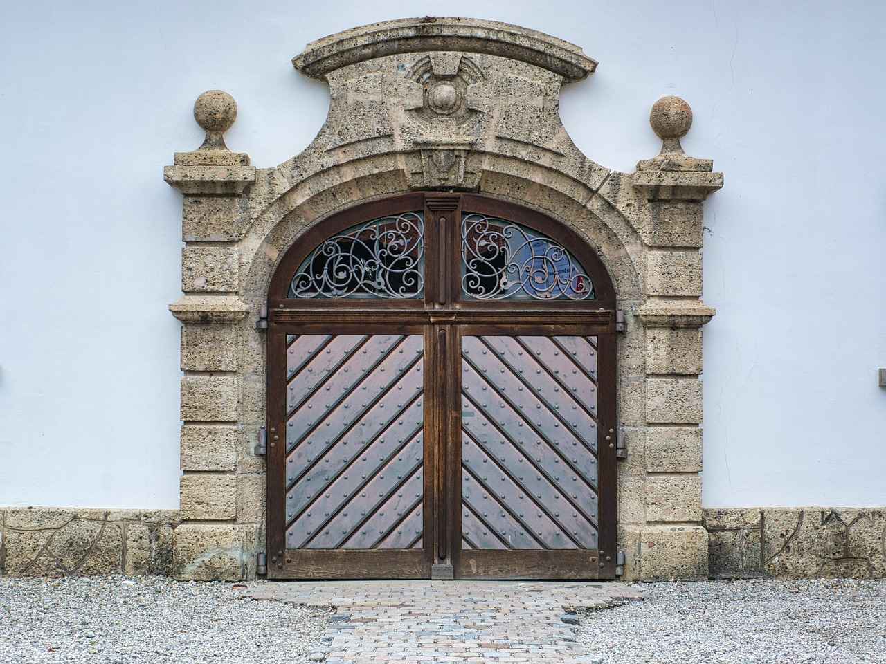 ¿Cómo mantener y limpiar las manillas de puerta?