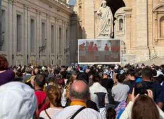 Miles de fieles visitan la capilla ardiente del papa Francisco miles-de-fieles-visitan-la-capilla-ardiente-del-papa-francisco