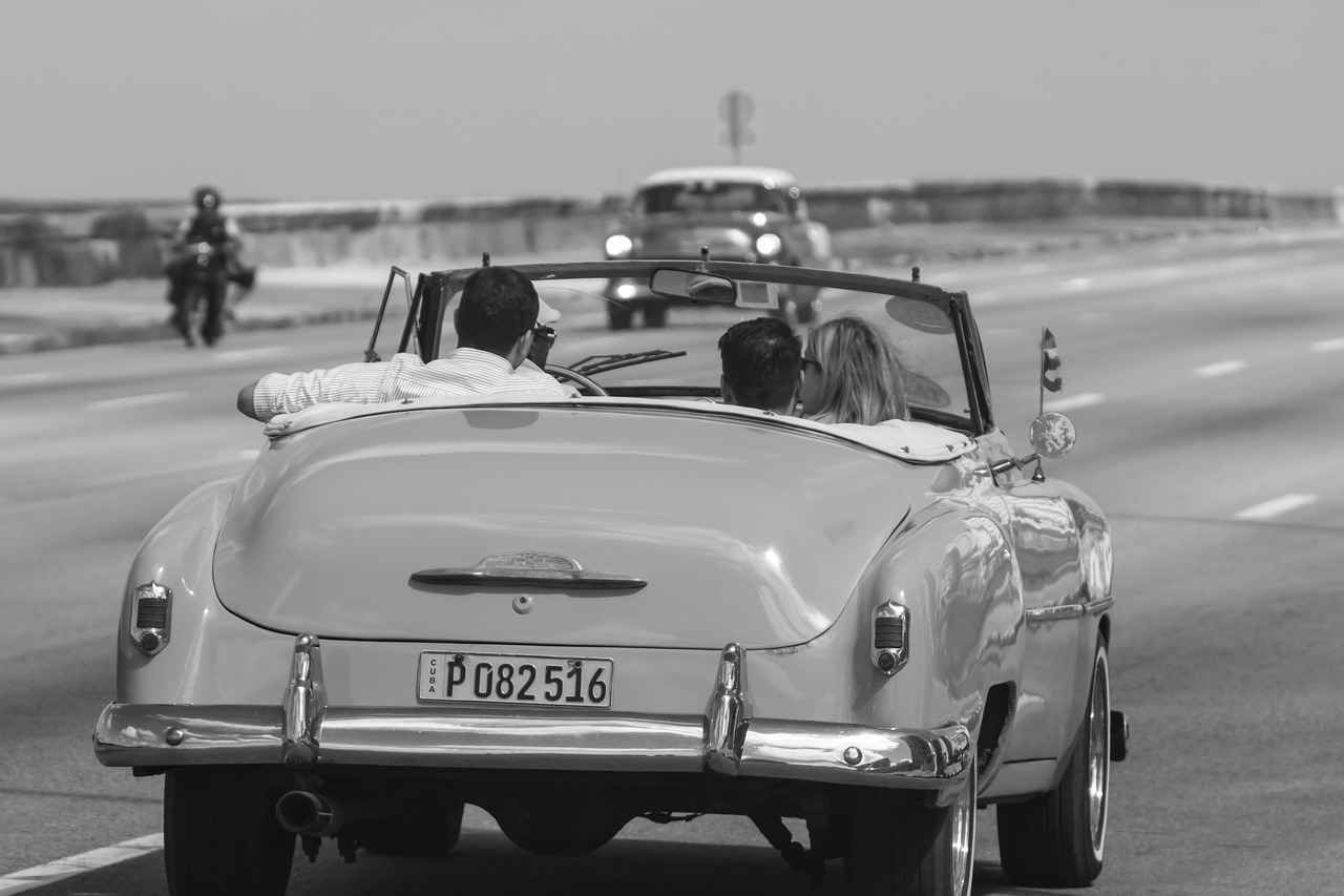 ¿Cómo afectan las tiendas 24 horas a la economía local?