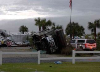 Comunidad de Playa en México se Une Después de Posible Tornado en la Ciudad comunidad-de-playa-en-mxico-se-une-despus-de-posible-tornado-en-la-ciudad