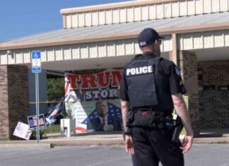 Gerente de Tienda de Trump Hospitalizado tras Abrir Carta gerente-de-tienda-de-trump-hospitalizado-tras-abrir-carta