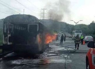 Incendio de autobús de la Policía Nacional en Corredor Norte, Madden. ncendio-de-autobs-de-la-polica-nacional-en-corredor-norte-madden