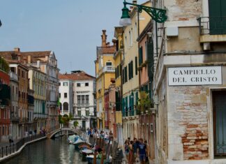 Kiosco Del Canal: ¿Qué Sorpresas Oculta Este Espacio Único?