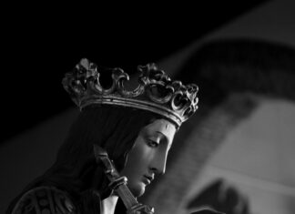 María Antonieta De Las Nieves: ¿Quién Es La Verdadera Reina?