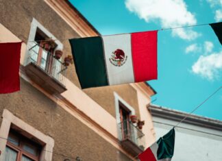 Bandera De México: ¿Qué Significado Oculta Su Diseño Fascinante?
