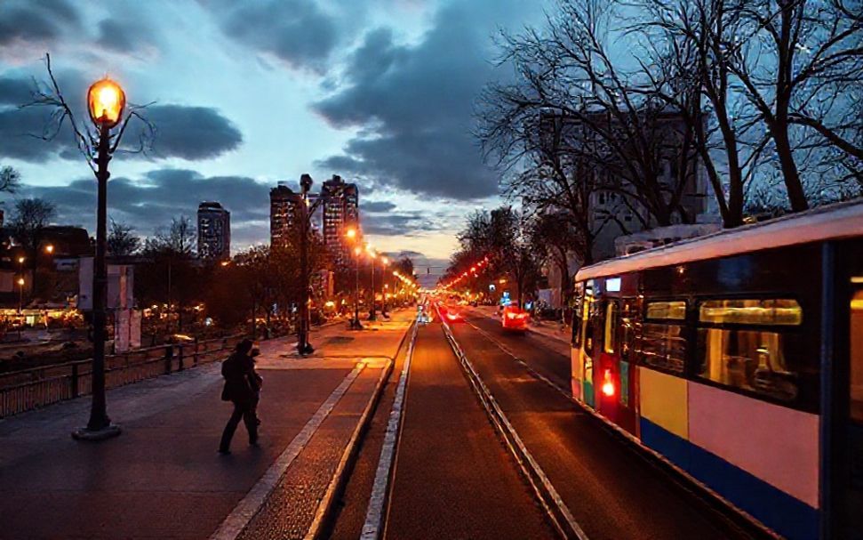 Conéctate a la ciudad: La línea del metro que cambia tu vida 3 5 maneras en que la línea del metro puede mejorar tu calidad de vida