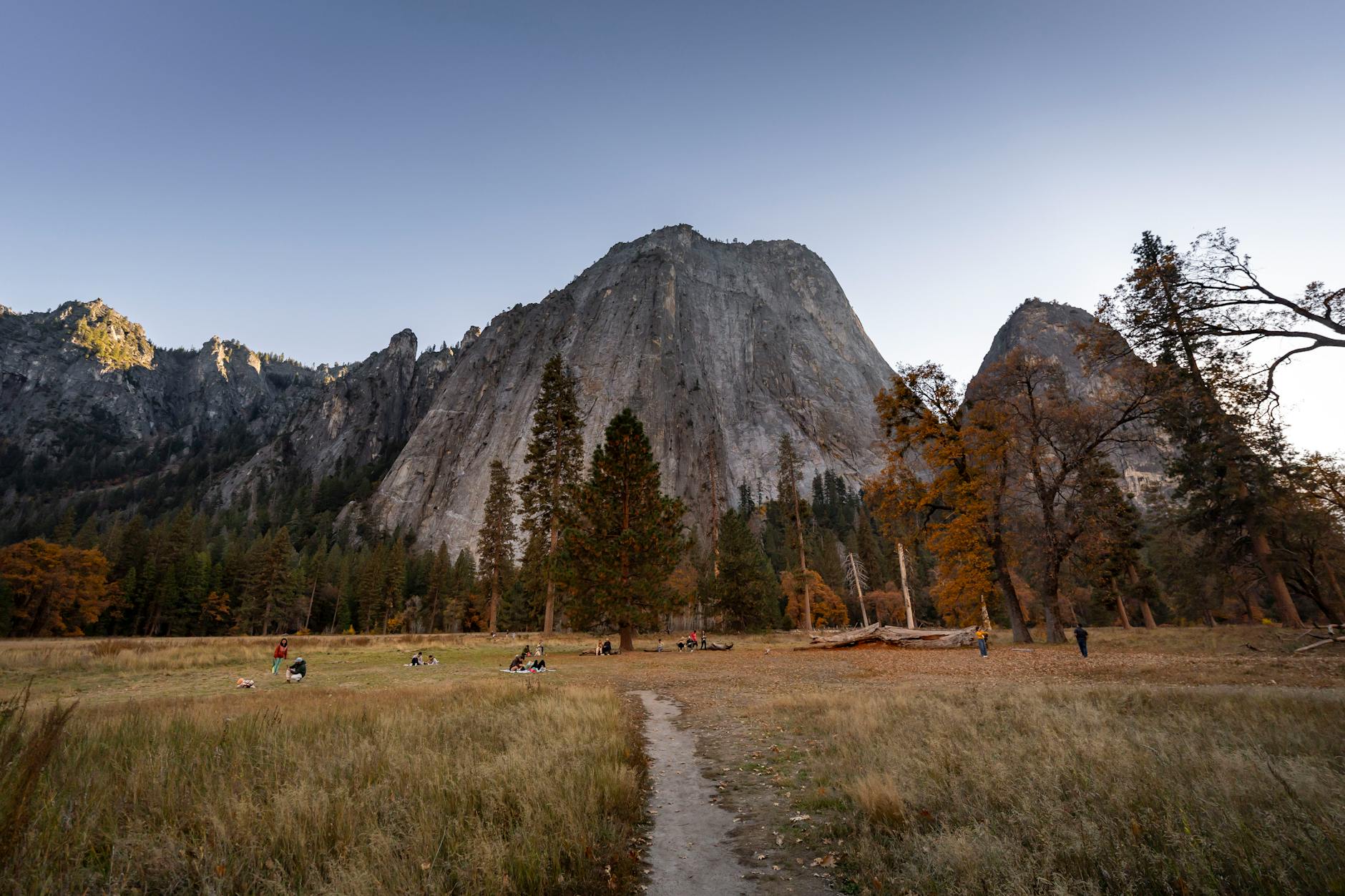 Conoce el sueldo mínimo 2025: Derechos de tus empleados garantizados