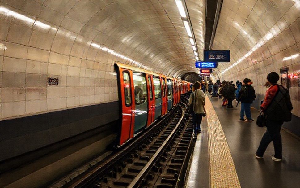 Conéctate a la ciudad: La línea del metro que cambia tu vida 4 Por qué el metro es la clave para una movilidad más sostenible en la ciudad