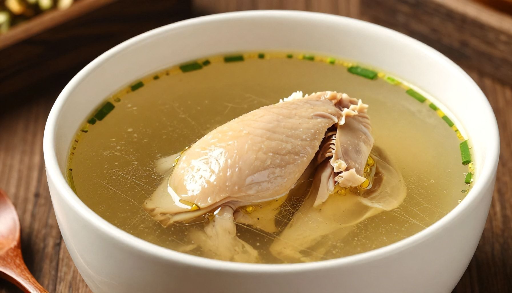 Nutrientes esenciales presentes en el caldo de pollo